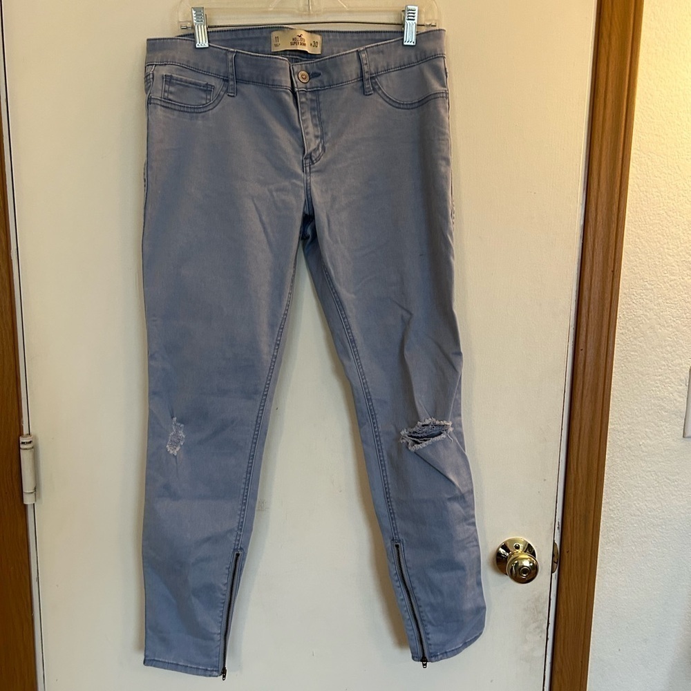 Hollister size 11/30 waist light wash lightweight denim jeans with zip ankle